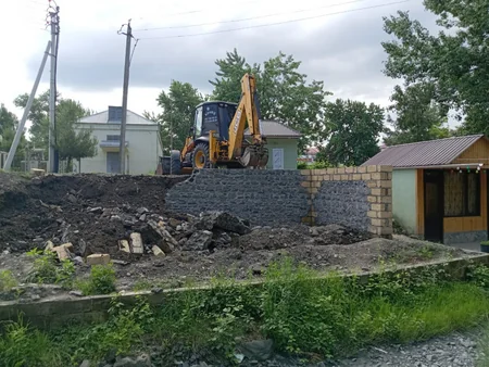 Qəbələdə qanunsuz tikinti sökülüb