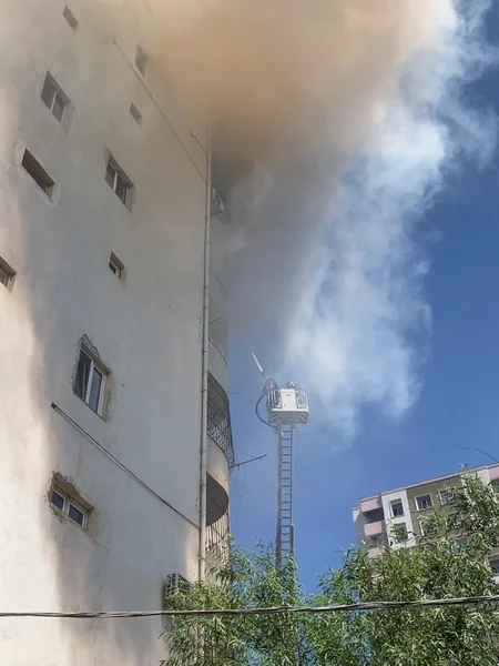 Bakıda yaşayış binasında baş verən yanğın söndürülüb - YENİLƏNİB