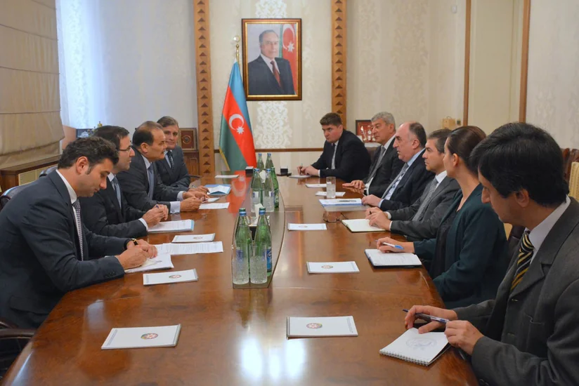 Elmar Məmmədyarov Türkdilli Dövlətlərin Əməkdaşlıq Şurasının baş katibinə medal təqdim edib