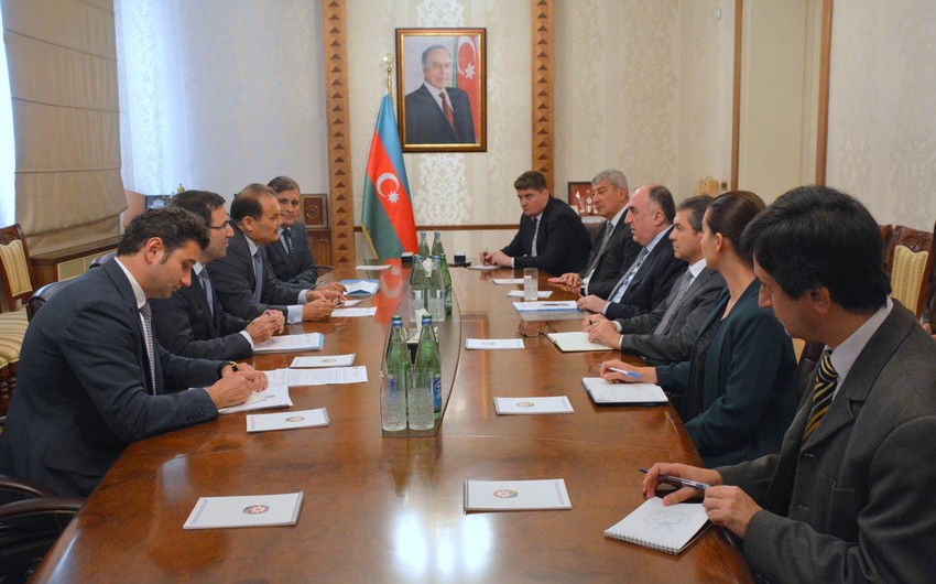 Elmar Məmmədyarov Türkdilli Dövlətlərin Əməkdaşlıq Şurasının baş katibinə medal təqdim edib