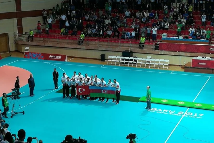İslamiada: Türkiyə həndbol millisi mükafatlandırma mərasiminə Azərbaycan bayrağı ilə çıxıb