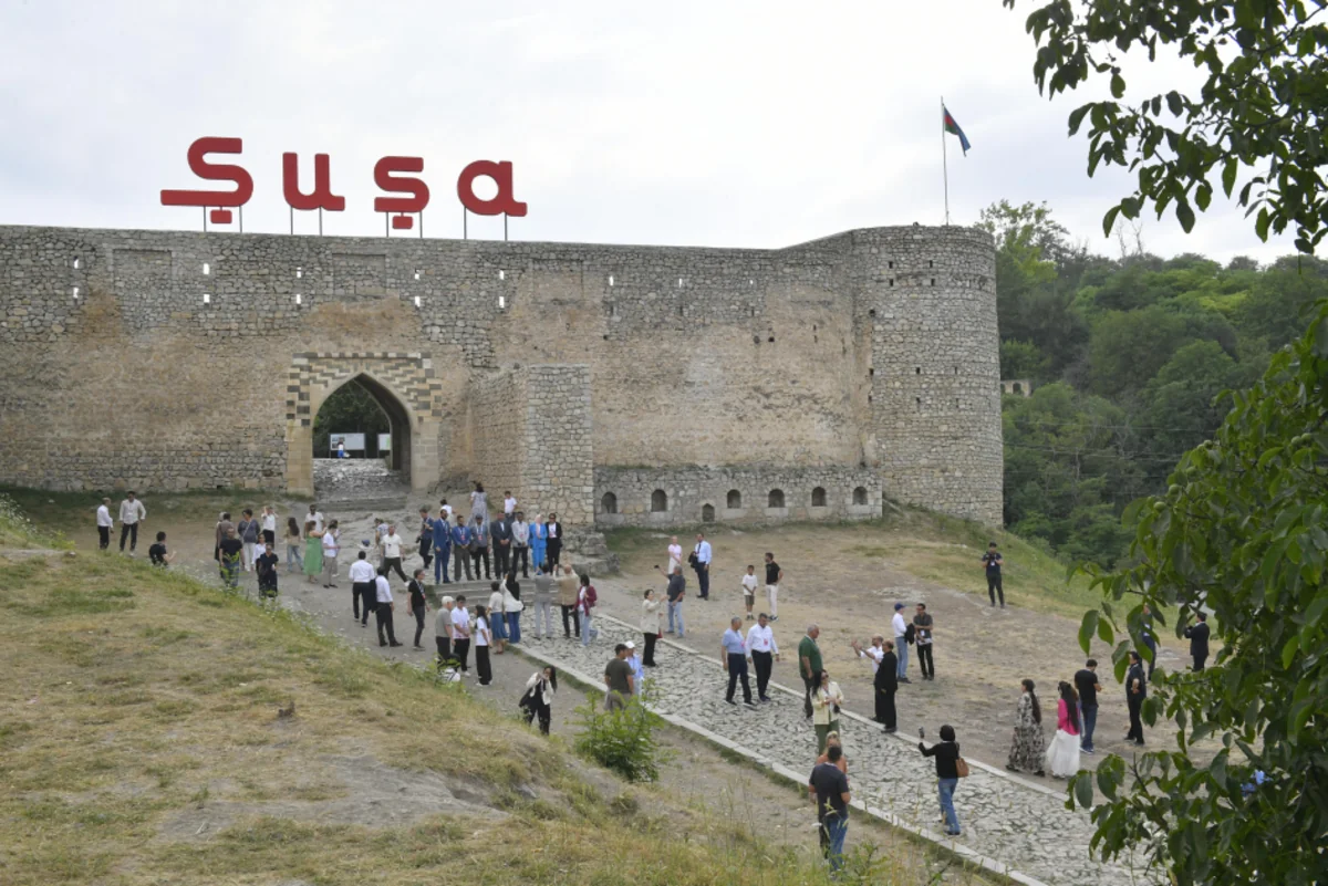 Şuşa Qlobal Media Forumunun iştirakçıları Şuşa şəhərinin tarixi məkanları ilə tanış olublar