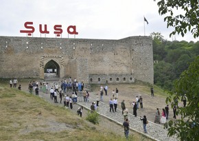 Şuşa Qlobal Media Forumunun iştirakçıları Şuşa şəhərinin tarixi məkanları ilə tanış olublar