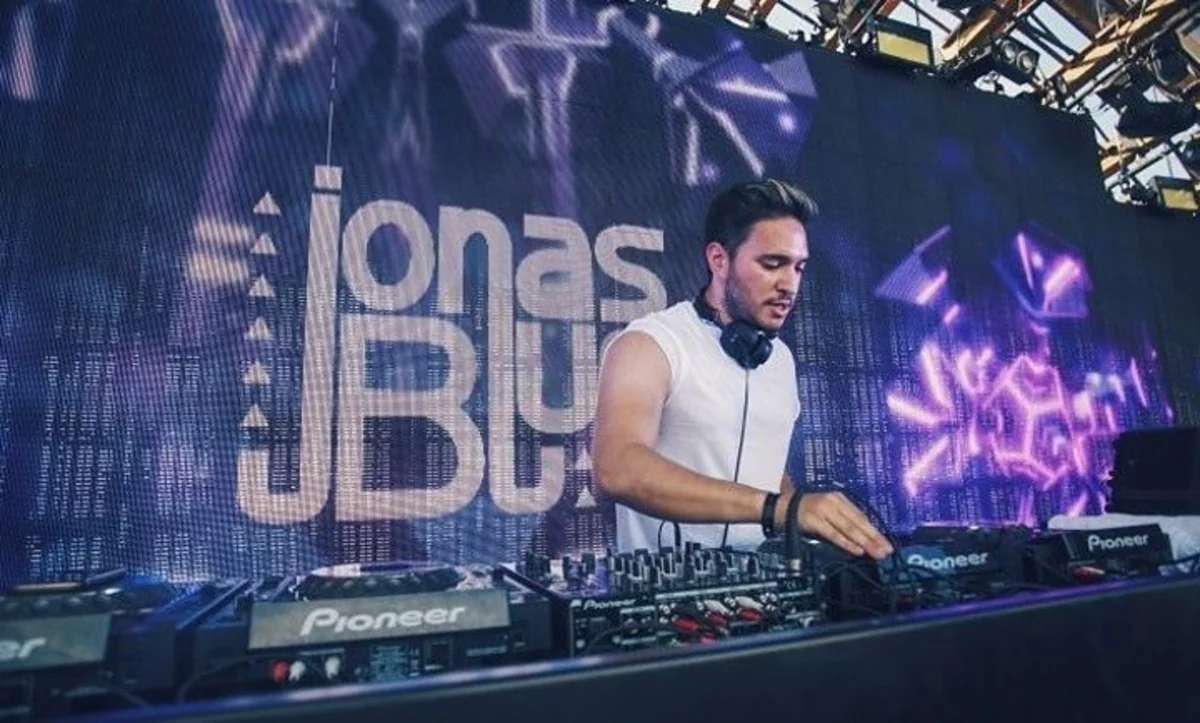 Well-known DJ to perform at the opening of UEFA Europa League final in Baku