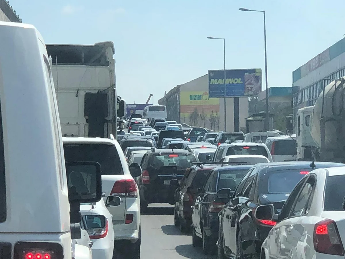 Sumqayıt - Bakı yolunda güclü tıxac yaranıb