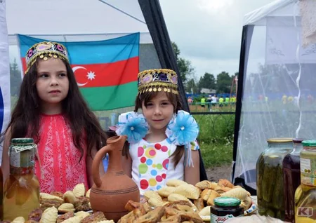 ​Азербайджанцы Коми угостили местных жителей блюдами национальной кухни
