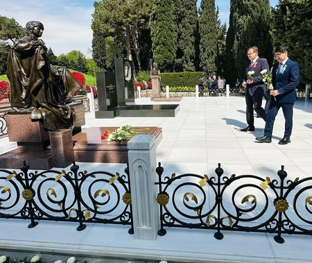 Ambassadors of CIS countries honor memory of great leader Heydar Aliyev
