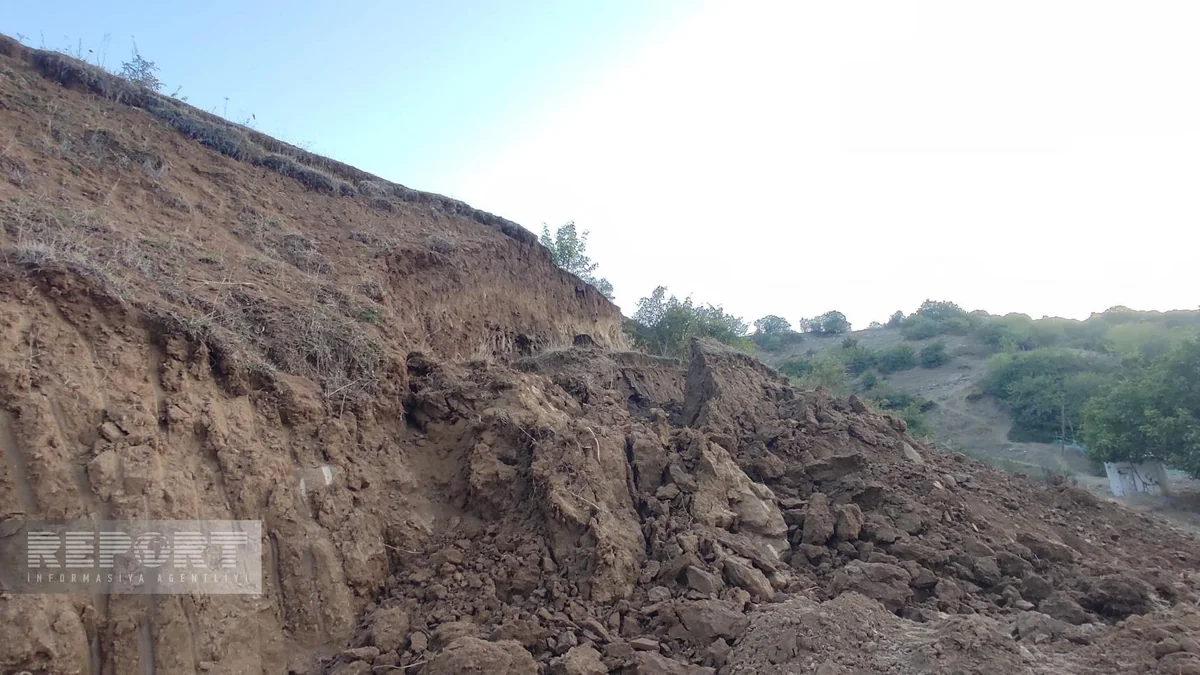 Lerikdə torpaq sürüşməsi baş verib, yaşayış evi üçün təhlükəli vəziyyət yaranıb