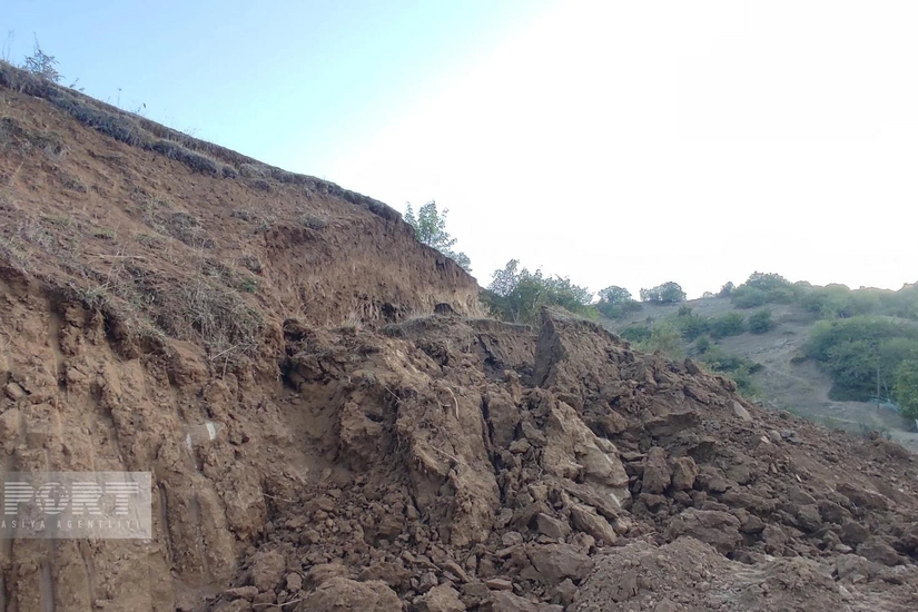 Lerikdə torpaq sürüşməsi baş verib, yaşayış evi üçün təhlükəli vəziyyət yaranıb