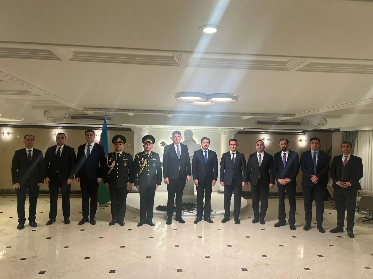 Hikmət Hacıyev Azərbaycanın İrandakı səfirliyinin yeni inzibati binası ilə tanış olub