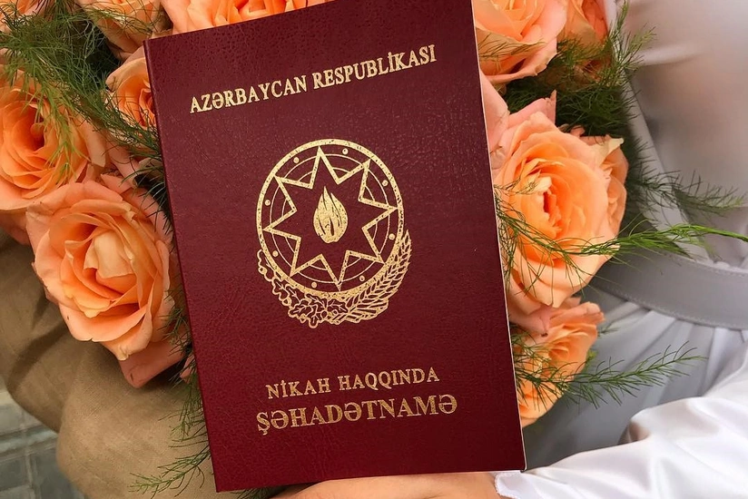 Bakıda bu gün evlənən cütlük nikah şəhadətnaməsini itirdi - FOTO