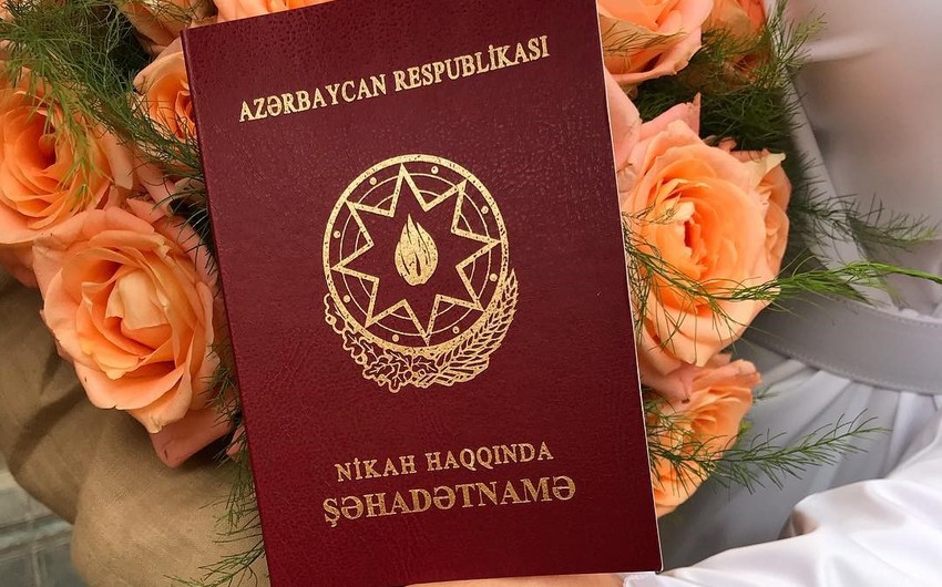 Bakıda bu gün evlənən cütlük nikah şəhadətnaməsini itirdi - FOTO 
