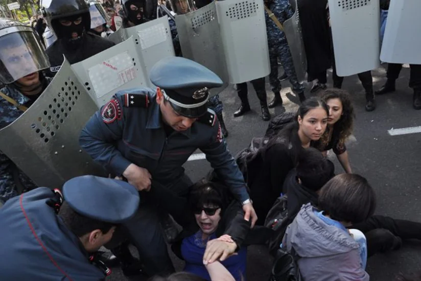 По делу о беспорядках у резиденции премьера Армении арестовали 10 человек