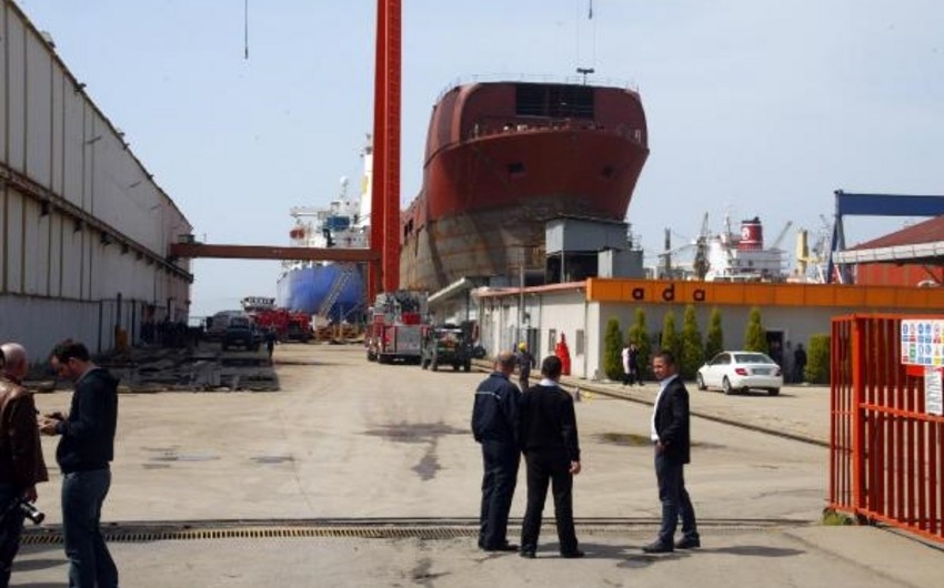 На судне в Стамбуле произошел взрыв, пострадали 5 человек 