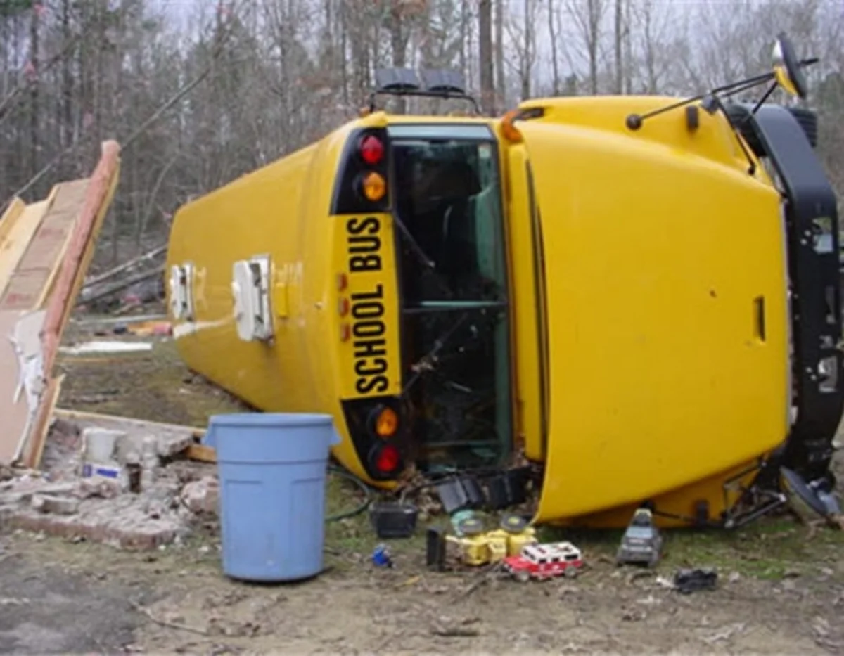 ​ABŞ-da qatar məktəb avtobusu ilə toqquşub: 2 nəfər ölüb, 11 nəfər yaralanıb