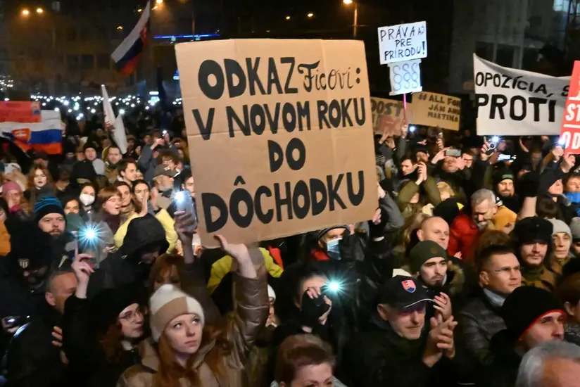 Slovakiyada hökumət əleyhinə aksiyalarda on minlərlə insan iştirak edib