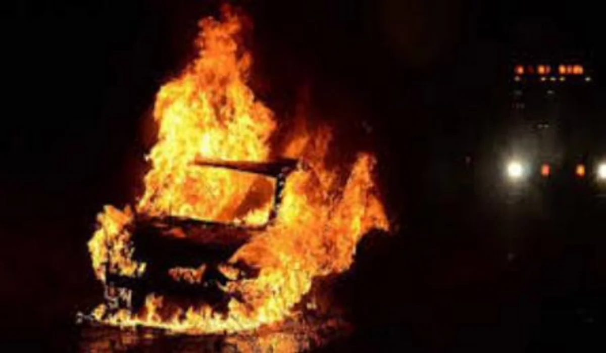 İsveçin Malmö şəhərində bir gecədə 12 maşın yandırılıb