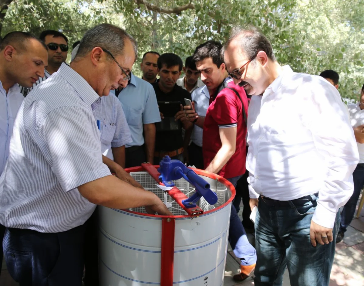 TİKA передала азербайджанским пчеловодам 35 аппаратов по сбору меда