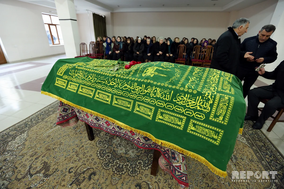Təzəpir məscidində Abbas Ələsgərovla vida mərasimi keçirilir - FOTO