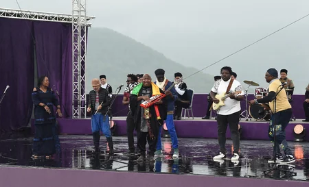 İlham Əliyev və Mehriban Əliyeva Şuşada Beynəlxalq Folklor Festivalının açılışında iştirak ediblər - YENİLƏNİB