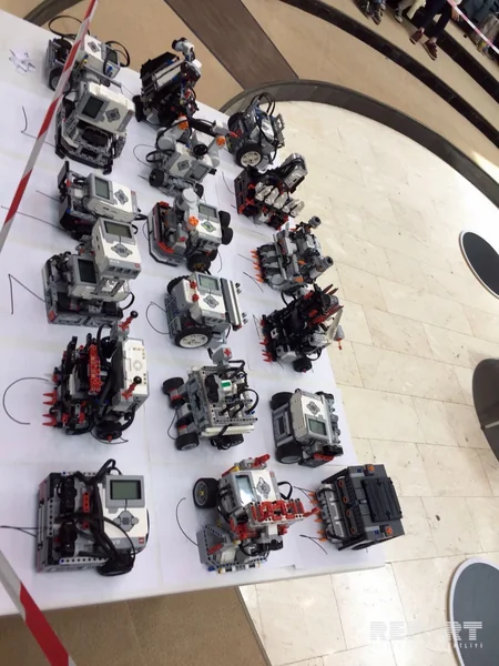Azərbaycan məktəblilərinin robotları InfoMatrix beynəlxalq müsabiqəsində qızıl medal qazanıb - FOTO - VİDEO - YENİLƏNİB
