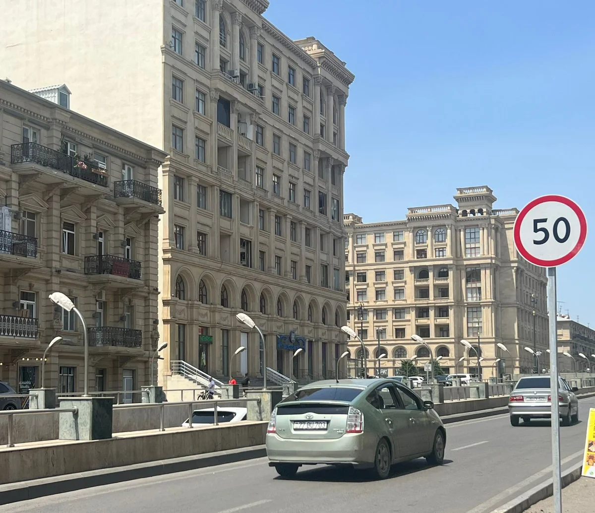Bakıda 2 küçədə sürət həddi endirilib