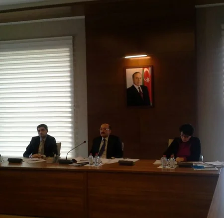 Əbülfəs Qarayev vətəndaşları qəbul edib
