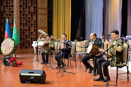 Aşqabadda Heydər Əliyevin 100 illik yubileyi münasibəti ilə konsert keçirilib