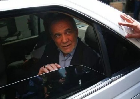 Pezeşkian keyfiyyətsiz yanacağa görə Təbrizə taksi ilə gedib Pezeşkian keyfiyyətsiz yanacağa görə Təbrizə taksi ilə gedib