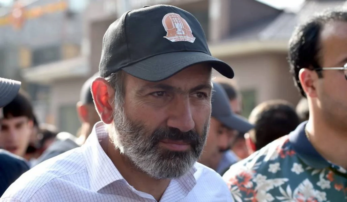 Пашинян призвал сторонников защитить демократию