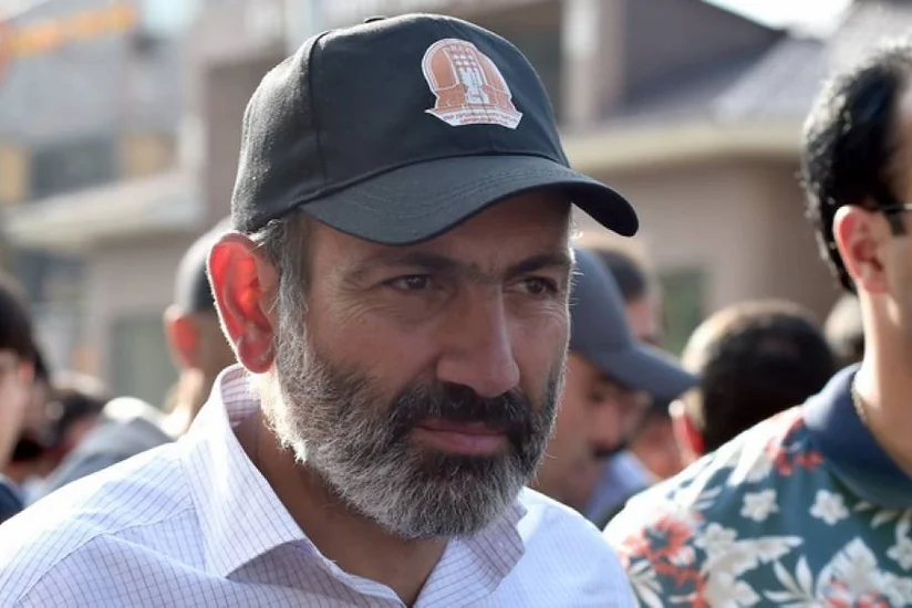 Paşinyan Ermənistanda demokratiyanı küçədə müdafiə edəcək