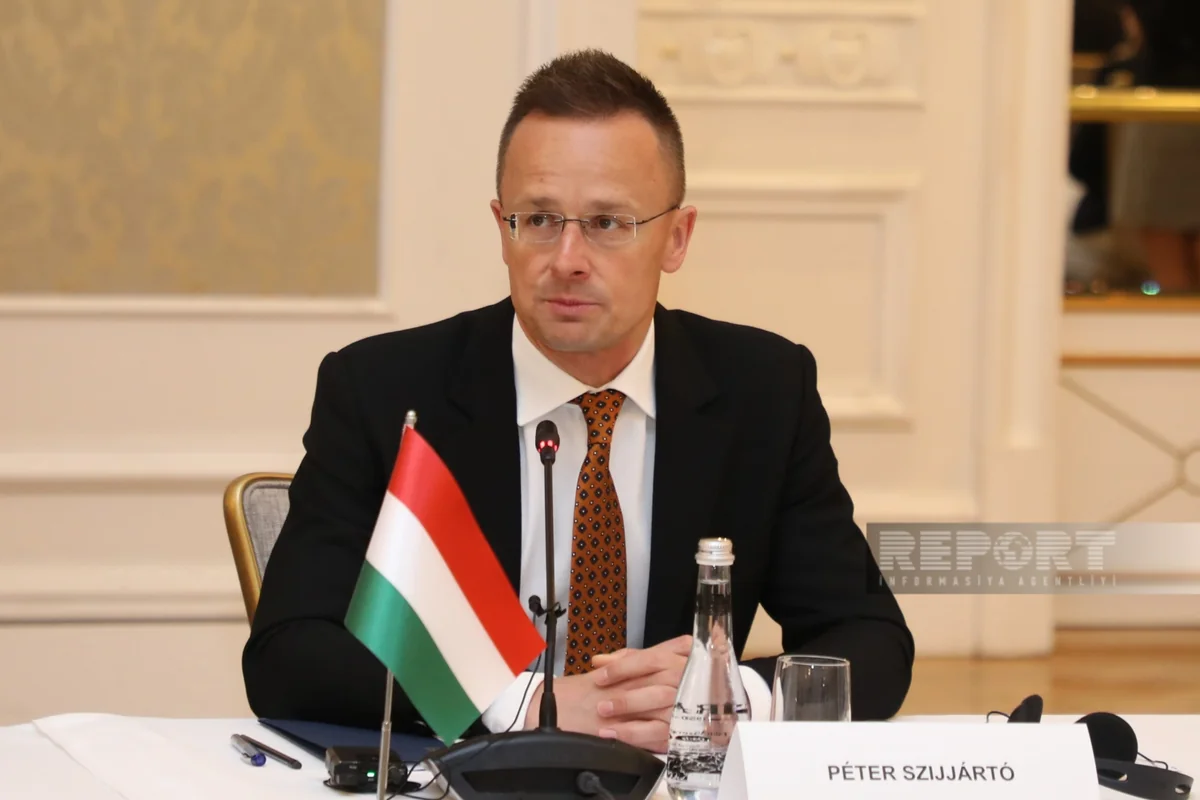 Hungarian FM arrives in Yerevan