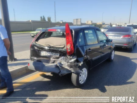 Bakıda iki avtomobil toqquşdu, xəsarət alan var