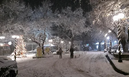 Yunanıstanda qar yollarda problemlər yaradıb