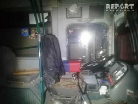 Bakıda sərnişin avtobusu yük maşınına çırpılıb, yaralananlar var - FOTO
