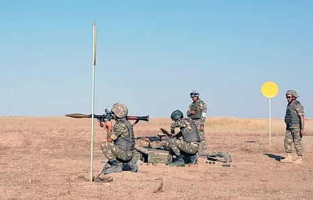 Artilleriya atəşinin ustaları müsabiqəsində iştirak edən artilleriyaçılarımız sınaq atışları ediblər