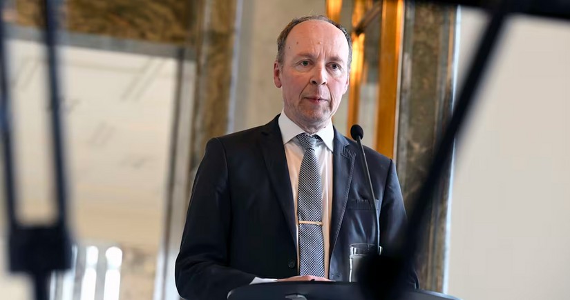 Finlandiya parlamentinin baş katibi dövlətə xəyanətdə şübhəli bilinir