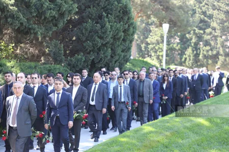 Ümummilli Lider Heydər Əliyevin xatirəsi anılır - FOTOREPORTAJ