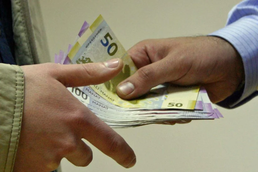 Baş Prokurorluq: Bakıda vəzifəli şəxs vətəndaşdan pul alarkən yaxalanıb