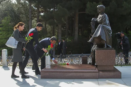 Beynəlxalq Cüdo Federasiyası rəsmiləri ümummilli lider Heydər Əliyevin məzarını ziyarət ediblər