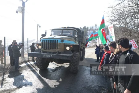 По дороге Ханкенди-Лачын беспрепятственно проехали 67 автомобилей российских миротворцев