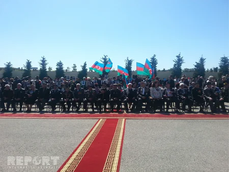 MDB ölkələrinin səfirləri Bakıda hərbi şərəf Memorialına gül çələngi qoyub