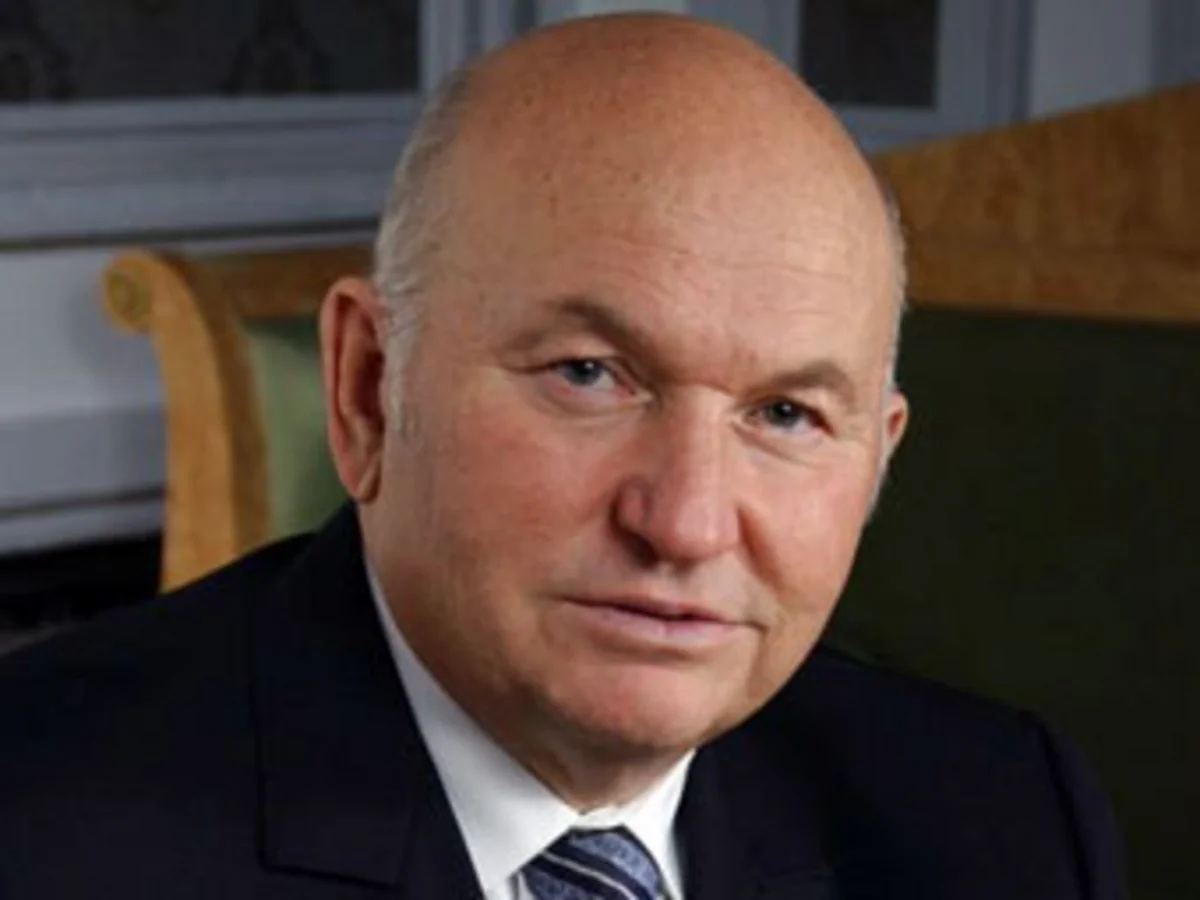 ​Лужков назвал ситуацию в российской экономике критической