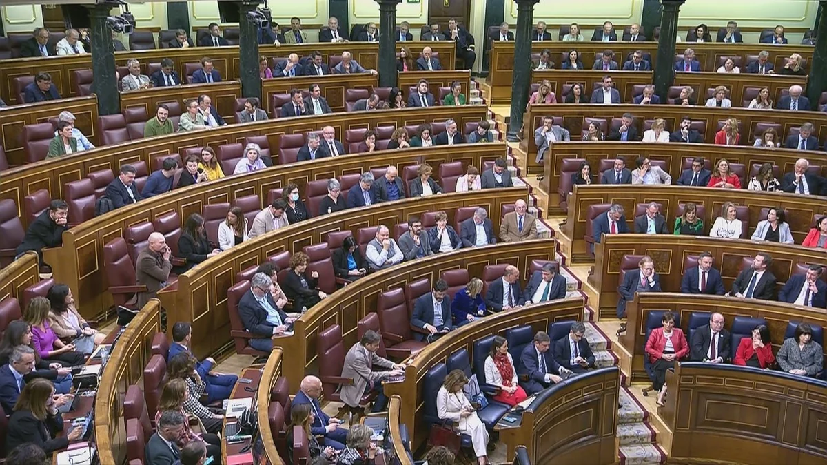 Парламент Испании отклонил предложение о вынесении вотума недоверия премьеру