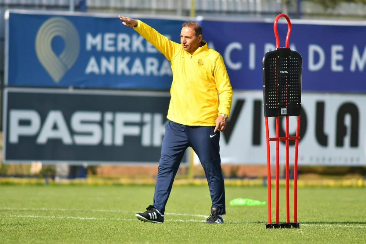 Superliqa klubu iki aydan sonra baş məşqçini qovdu