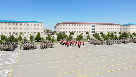 Əlahiddə Ümumqoşun Orduda gənc əsgərlər növbəti xidmət yerlərinə göndərilib