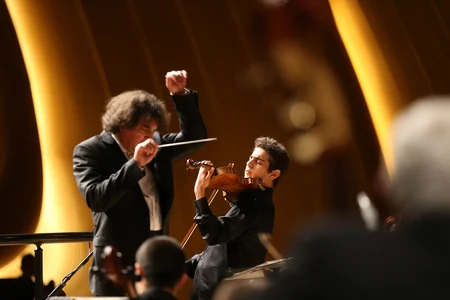 ​Heydər Əliyev Mərkəzində Elvin Qəniyevin iştirakı ilə klassik musiqi gecəsi keçirilib