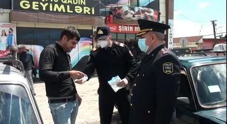 Xaçmazda polislər vətəndaşlara tibbi maskalar paylayıb