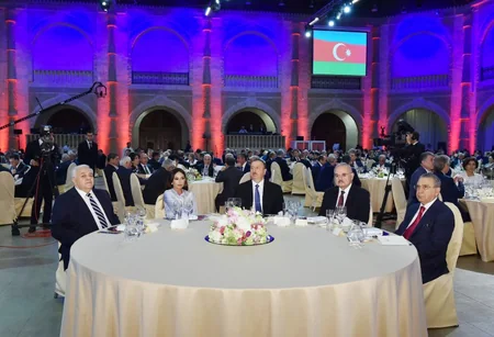 Azərbaycan Prezidenti Respublika Günü münasibətilə keçirilən rəsmi qəbulda iştirak edib