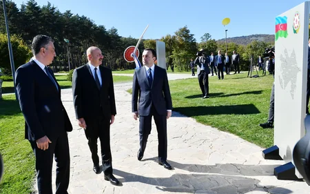 President Ilham Aliyev and Prime Minister Irakli Garibashvili view photo exhibition dedicated to 100th anniversary of National Leader Heydar Aliyev